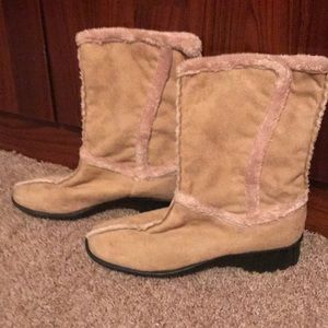 Vaneli Sherpa and suede tan ladies boots